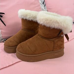 Cozy Tan Fur-Lined Women's Boots